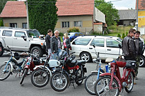 Závod mopedů v Dubně