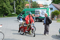 Závod mopedů v Dubně